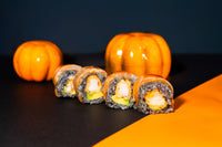 Uramaki Annabelle de arroz negro con gamba tempurizada y salmón