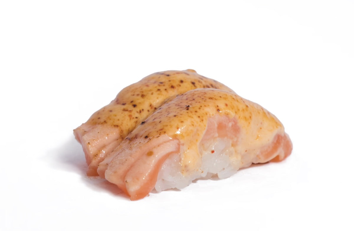 Delicioso nigiri de salmón fresco